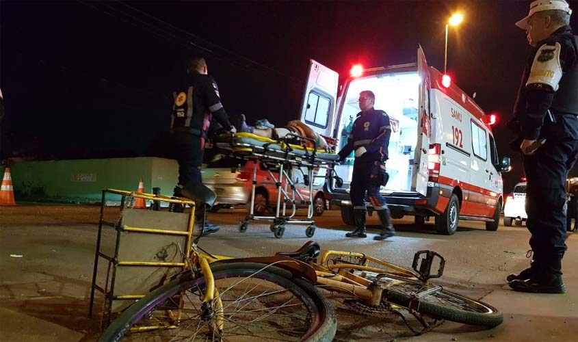 Três pessoas ficam feridas após colisão entre motocicleta e bicicleta