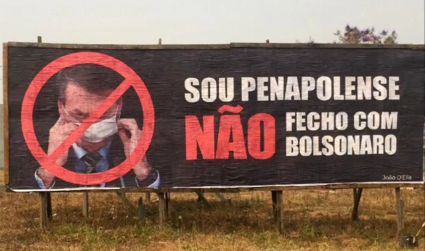 Bolsonaristas queimam outdoor contra o governo no interior de São Paulo (vídeo)