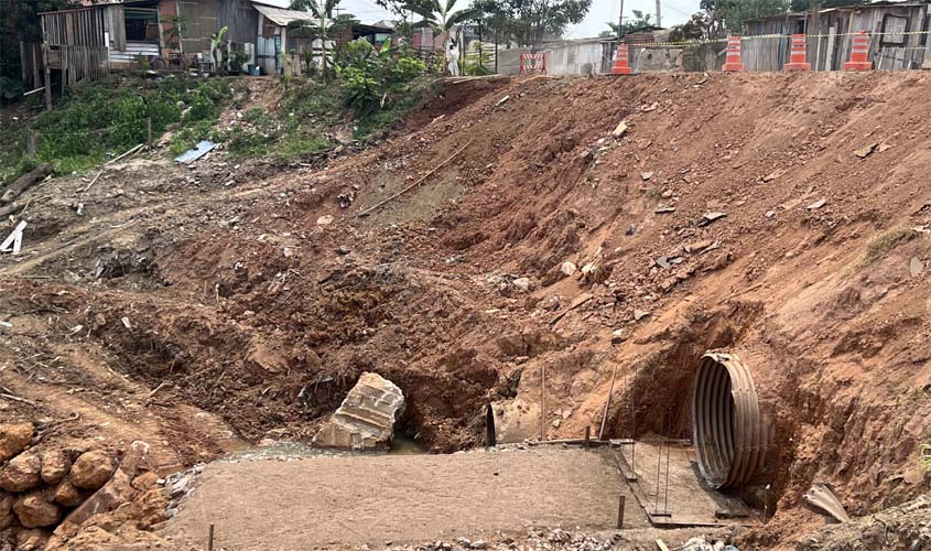 Obras avançam na recuperação da Avenida Farquar após erosão