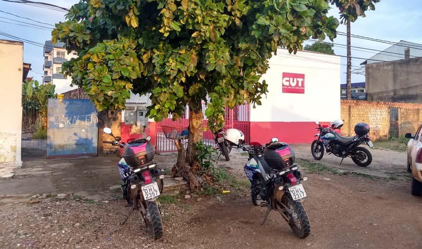 Quadrilha encapuzada e com metralhadora invade sede da CUT em Rondônia,  rouba veículos e deixa vítimas trancadas