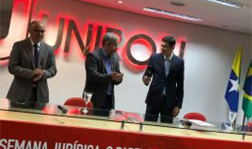 Elton Assis participa de debate no encerramento da Semana Jurídica da Uniron