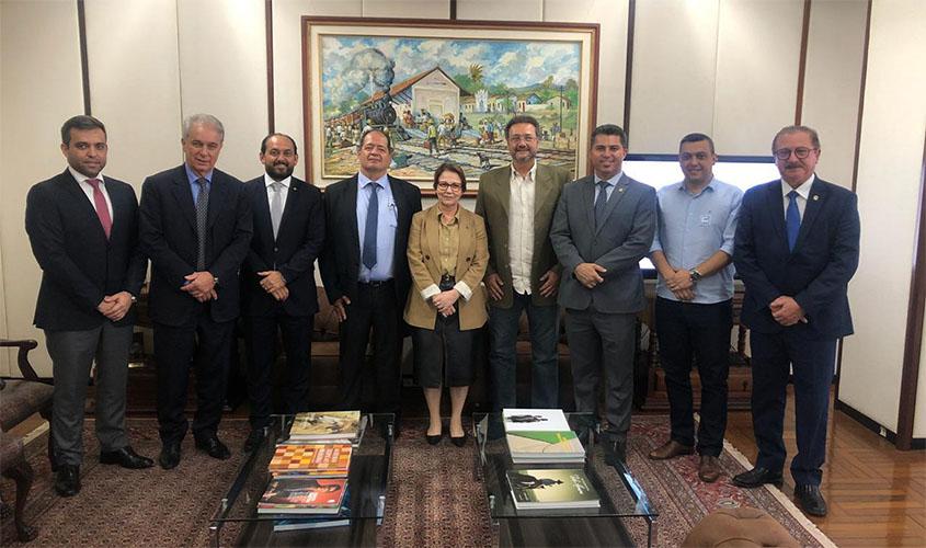 Presidente Laerte Gomes acompanha empresários de frigorífico no Ministério da Agricultura para garantir exportações