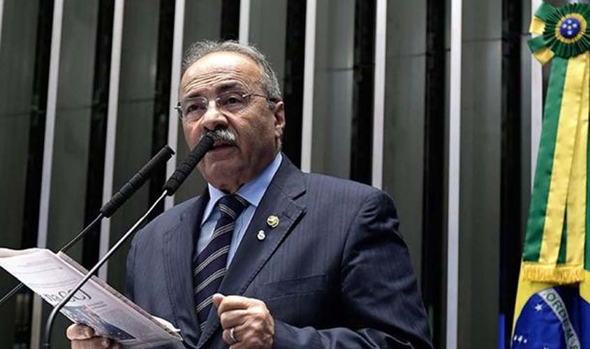 Alvo da PF, senador deve deixar o posto de vice-líder do governo