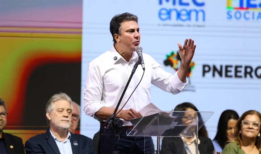 Professor precisa de boa remuneração, diz ministro da Educação