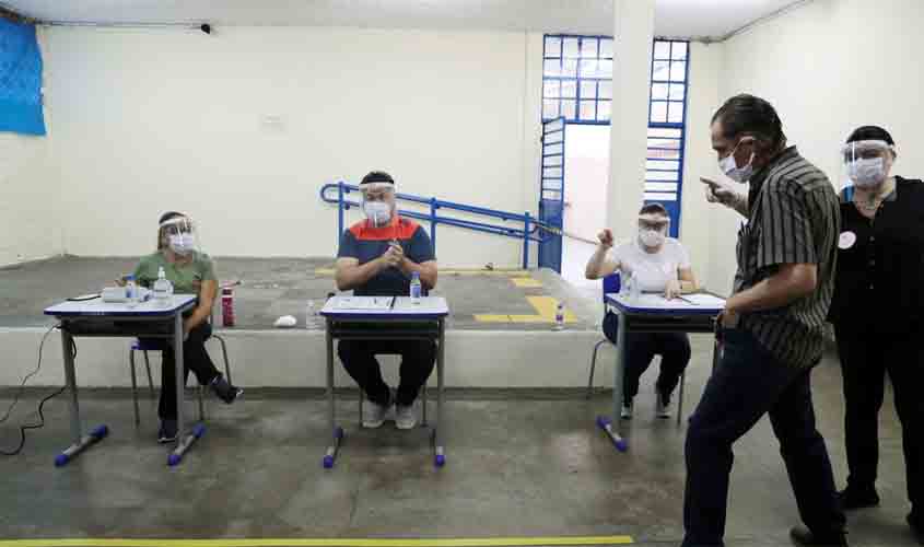 Veja como se proteger da covid-19 durante a votação deste domingo