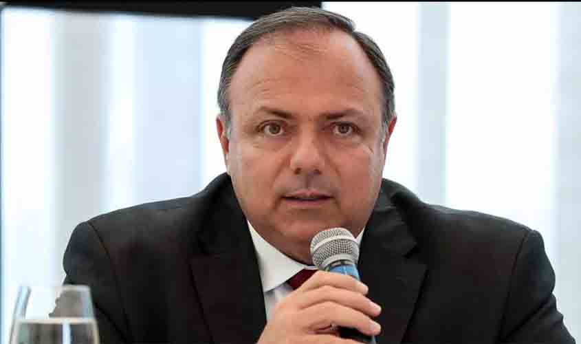 Como num quartel, Pazuello manda pesquisadores ficarem em silêncio e corta microfones em reunião no Ministério da Saúde