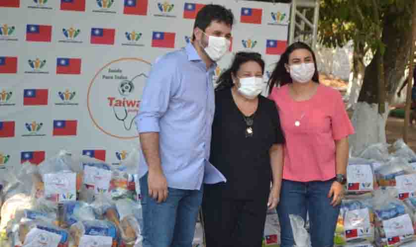 Embaixada de Taiwan junto com a Deputada Federal Mariana Carvalho por meio da Associação Educacional e Assistencial Dr. Aparício Carvalho de Moraes entregaram 1063 cestas básicas para famílias em situação de vulnerabilidade na Capital de Porto Velh