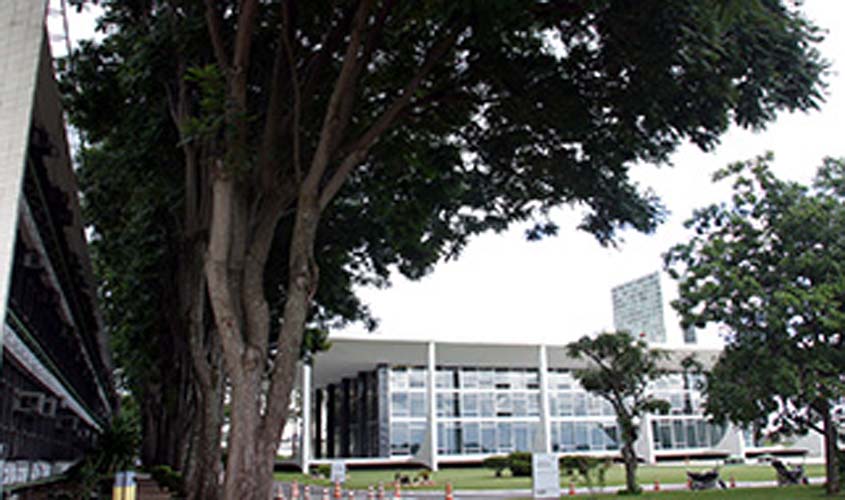 Lei municipal não pode restringir direito de férias de servidores após licença saúde