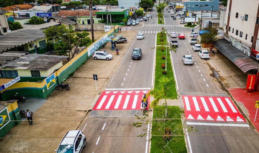 AMT inicia sinalização em faixas de pedestres elevadas