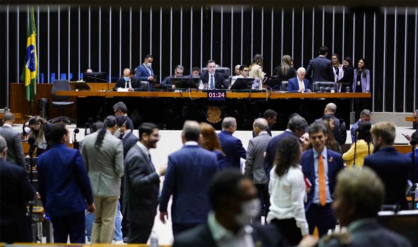 Piso salarial de enfermagem é aprovado em comissão especial da Câmara