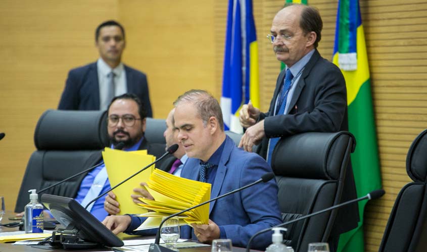 Assembleia aprova 22 projetos de lei e rejeita vetos do Poder Executivo