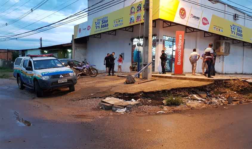 Bandidos tentam arrombar caixa eletrônico de mercado e fogem abandonando automóvel nas proximidades