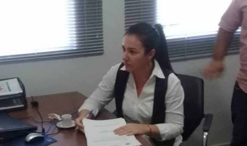 Morador de Chupinguaia esculhamba demagogia de prefeita: “Como é que ela vai cancelar carnaval se nunca fez?”