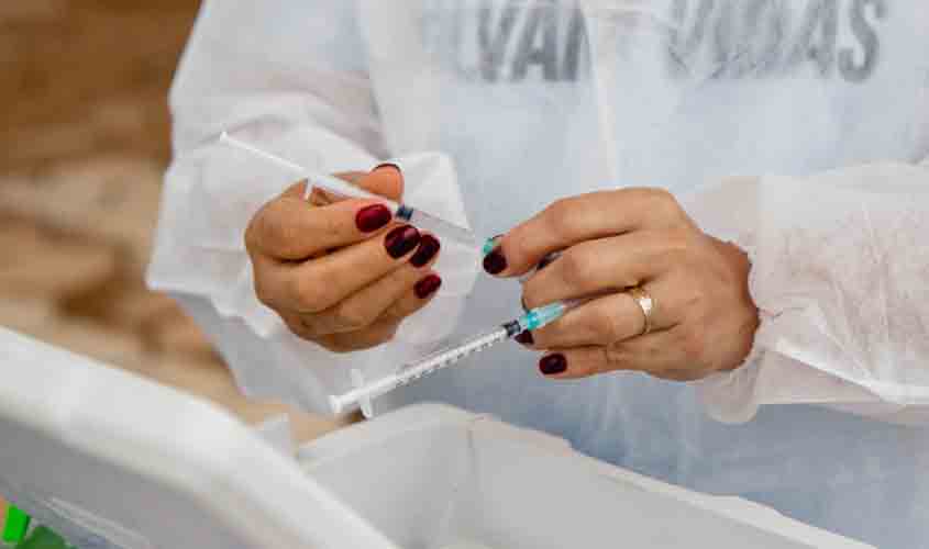 Quase 900 vacinados em três dias: Prefeitura protege idosos com 80 anos ou mais em Vilhena