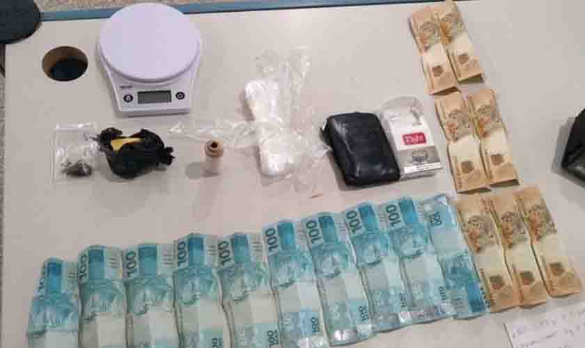 Homem tenta despistar a PM e acaba preso suspeito de tráfico de drogas