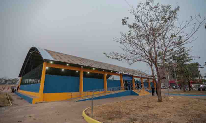 Aulas de pilates têm início na quadra esportiva do bairro Esperança da Comunidade