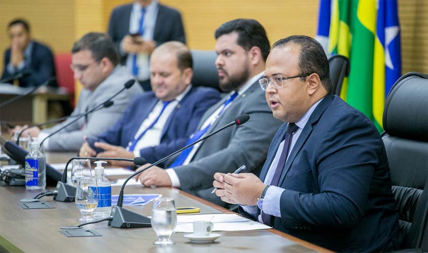 Deputados aprovam em sabatina o nome de Fadrício Silva dos Santos para comandar Advocacia-Geral da Assembleia Legislativa