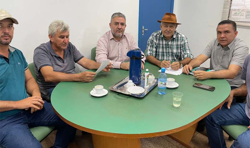 Vereador Everaldo Fogaça debate demandas na Semagric