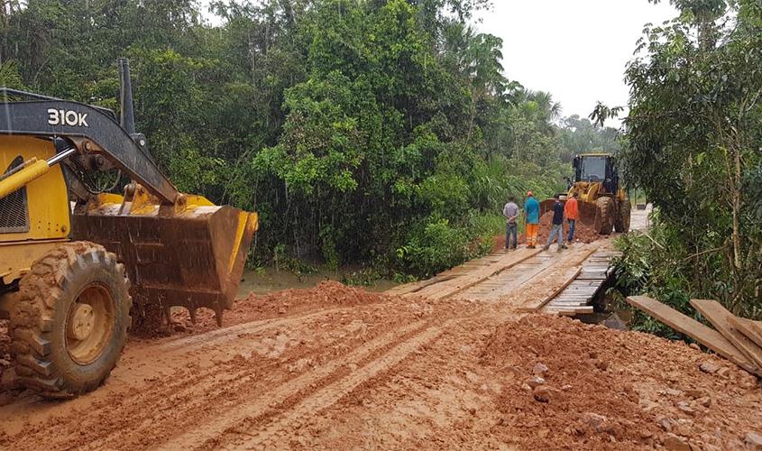 DER realiza serviços emergenciais em ponte sobre rio na RO-133, entre Machadinho e 2 de Novembro