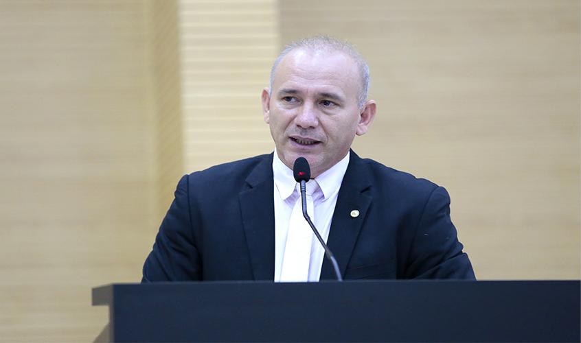 Deputado Ezequiel Neiva indica ao Governo, a liberação de servidores acima de 60 anos para trabalhar em casa