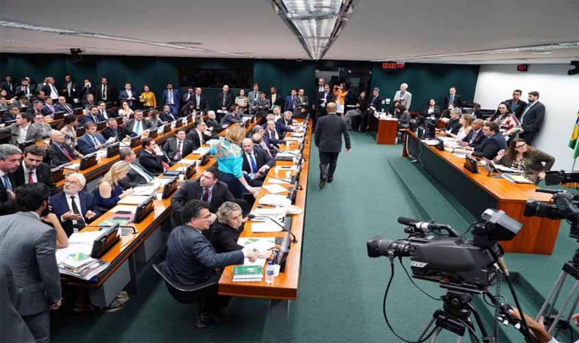 CCJ da Câmara debate parecer da reforma da Previdência