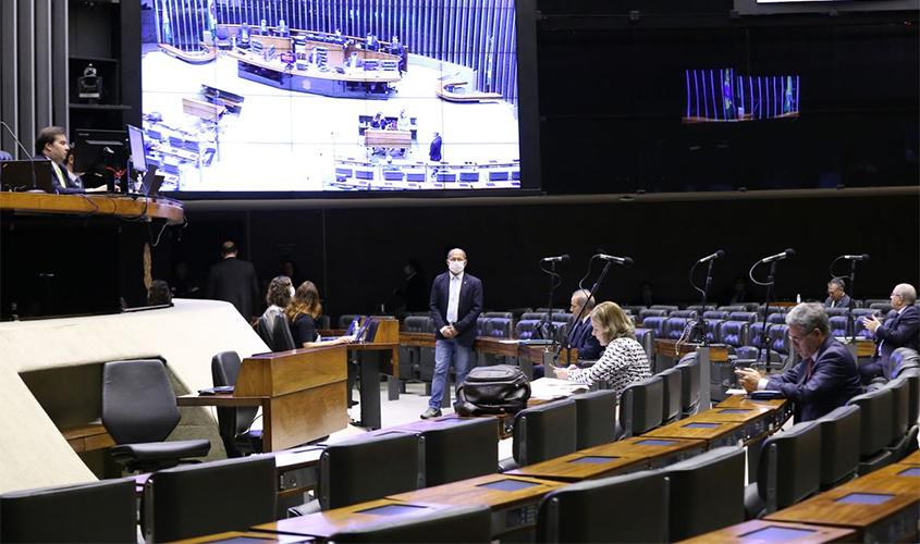 Câmara analisa projeto que amplia pagamento do auxílio emergencial