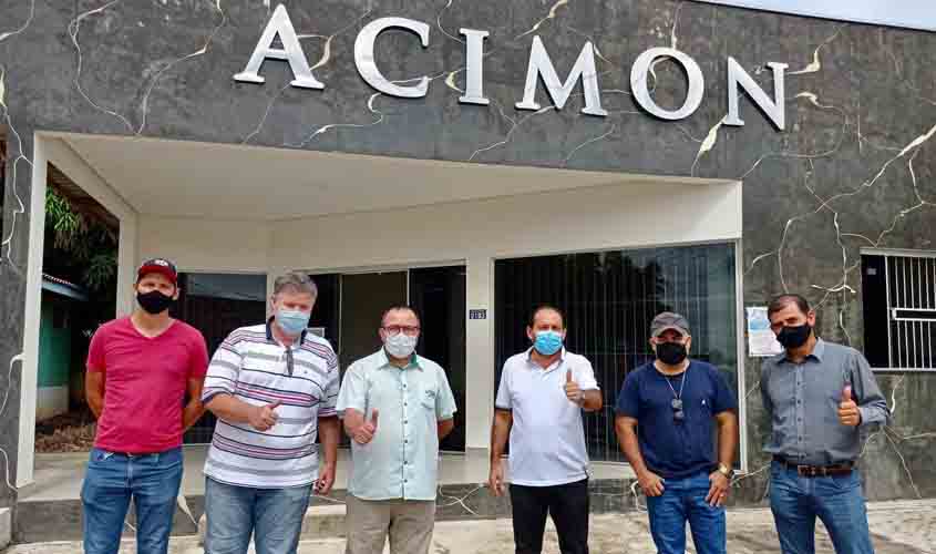 Deputado Laerte Gomes confirma apoio e faz compromissos durante visita a Monte Negro