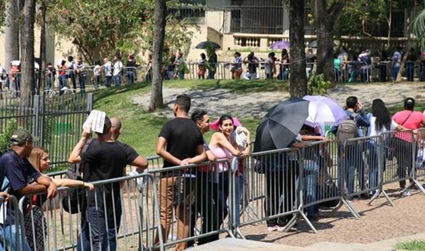 Filas para cancelar contribuição sindical se repetem pelo país
