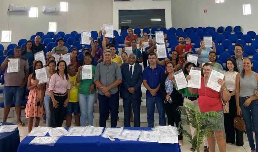 Prefeitura e bens públicos recebem títulos definitivos de propriedade