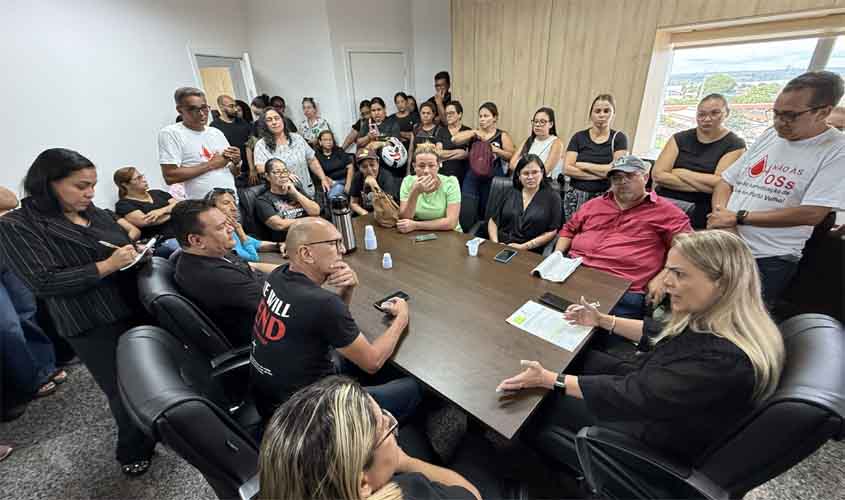 Trabalhadores lotam gabinete da deputada Cláudia de Jesus preocupados com a terceirização da saúde estadual