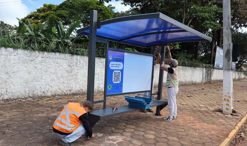 Prefeitura instala novos abrigos em pontos de ônibus