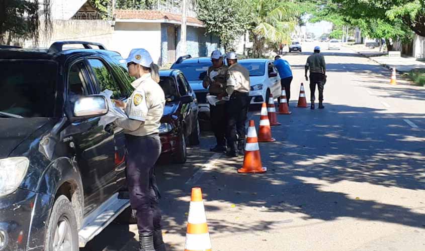 Prefeitura realiza blitz educativa na Pinheiro Machado e palestra para militares