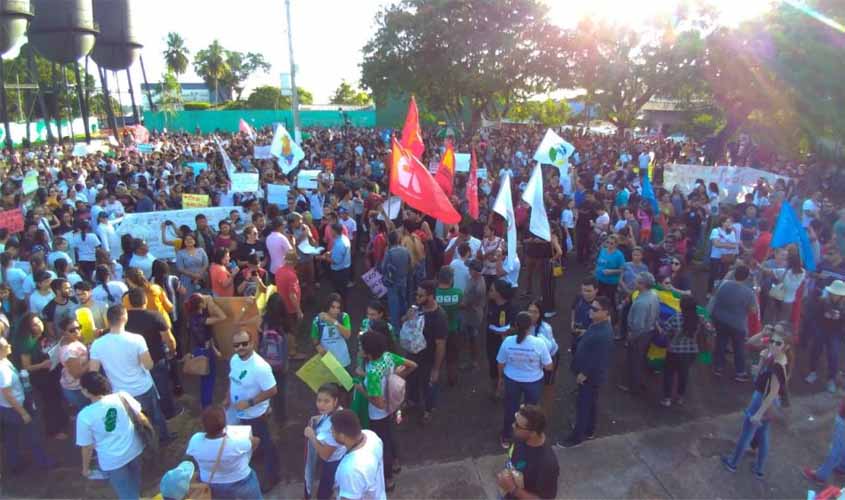 Sintero e IFEs reúnem milhares de pessoas no dia da Greve Nacional da Educação em Rondônia