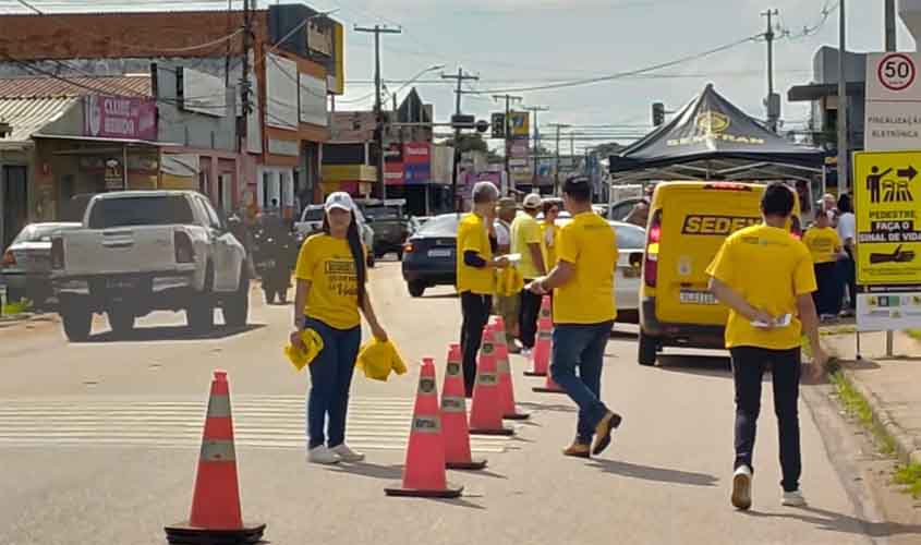 Semtran realiza blitz educativa como parte das ações do Maio Amarelo