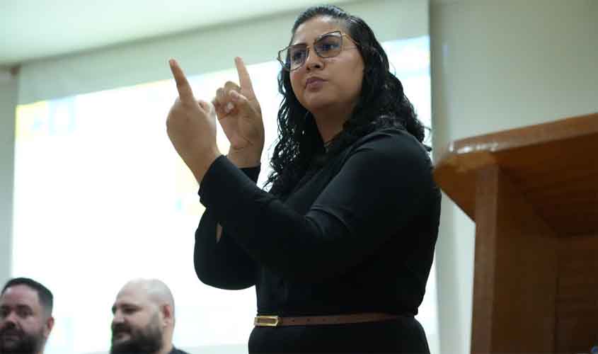 Prefeitura de Porto Velho agora conta com tradutora e intérprete da Língua Brasileira de Sinais