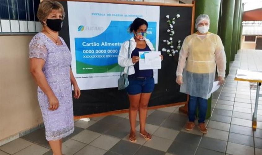 Estudantes de mais 12 escolas estaduais recebem o benefício