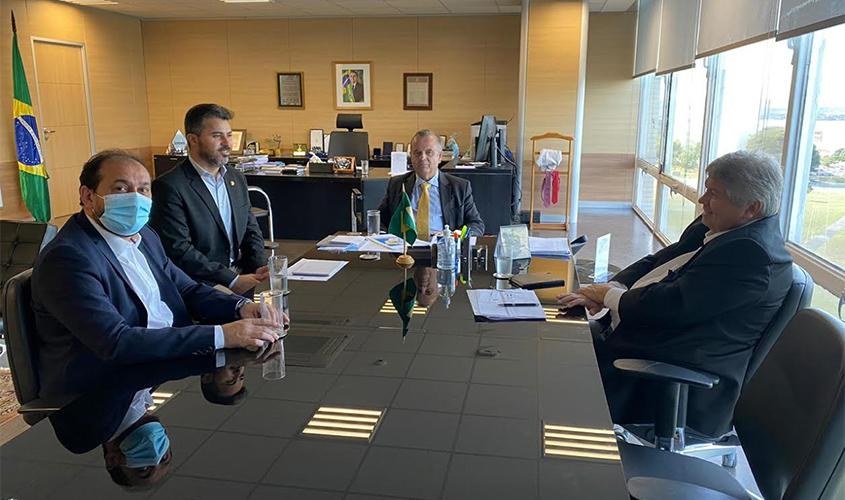 Presidente Laerte Gomes e senador Marcos Rogério relatam fechamento de igrejas ao ministro da Justiça