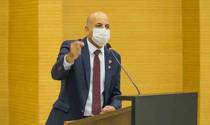 Ismael Crispin pede suspensão de portaria que interfere no auxílio alimentação dos servidores