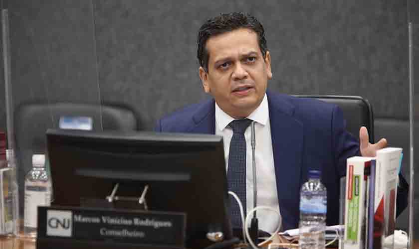 Juiz que soltou preso sem respaldo legal é punido com pena de censura