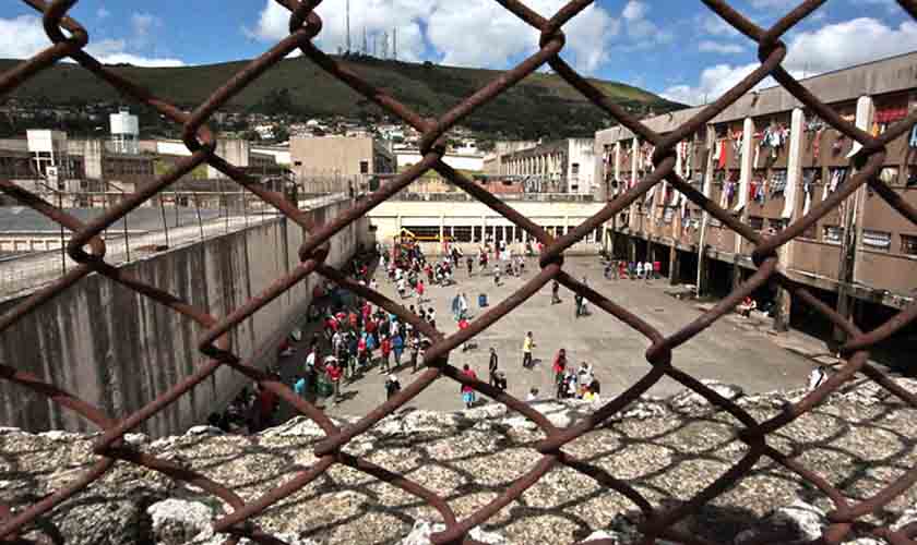 Covid-19 no sistema prisional: taxa de crescimento de mortes é duas vezes a de novos casos