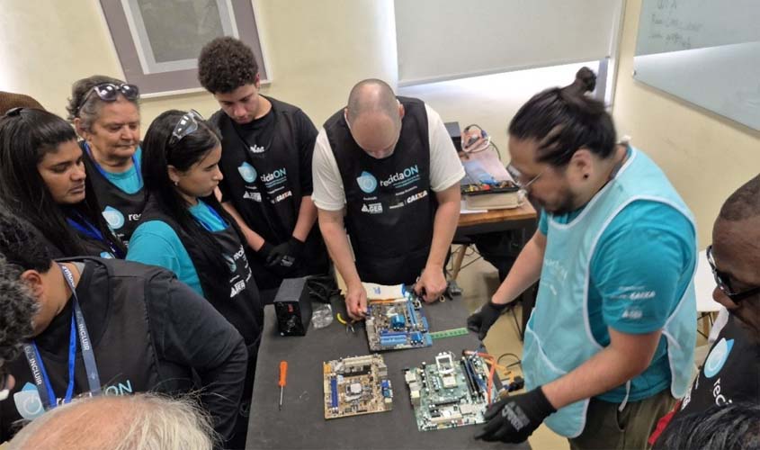 Curso capacita catadores para reciclagem eletrônica