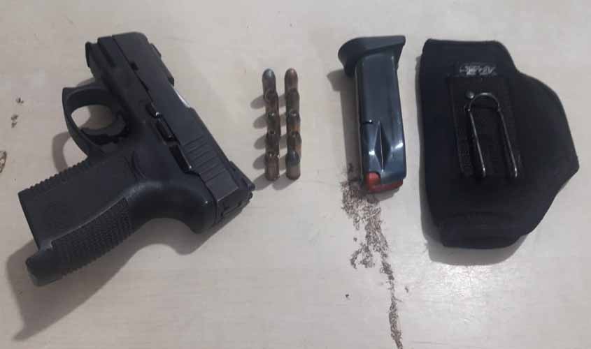 Indivíduo é preso acusado de porte ilegal de arma de fogo