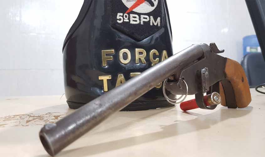 Adolescente é imobilizado e agredido por populares após roubo em residência