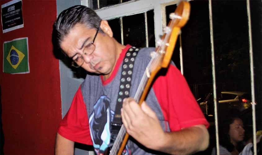 É grave a situação do jornalista, músico e humorista Santiago Roa