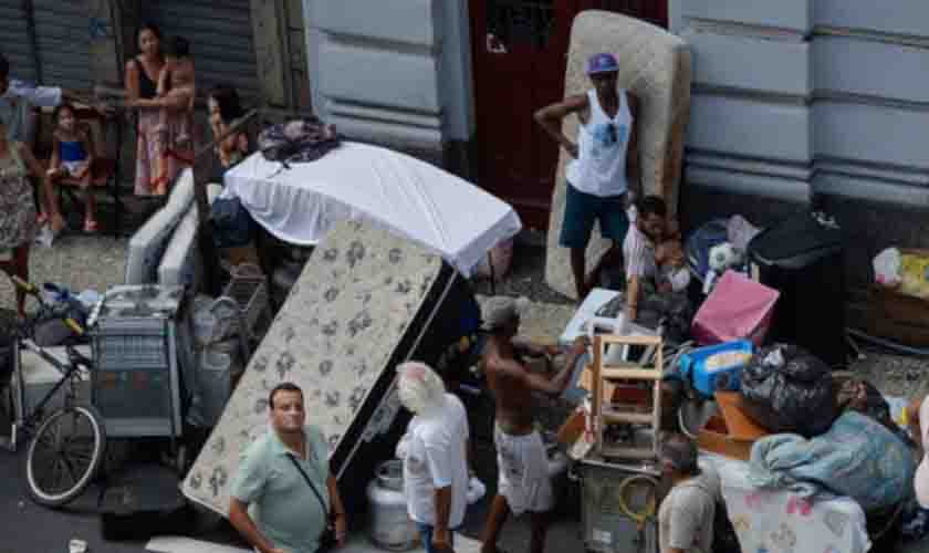 Projeto que proíbe despejos até o final no ano vai para sanção presidencial