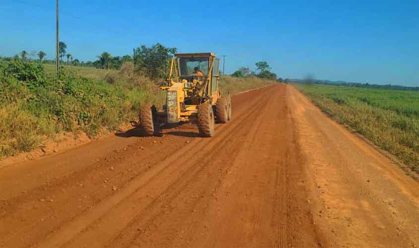 Rodovia 133 recebe patrolamento e encascalhamento para maior segurança na trafegabilidade
