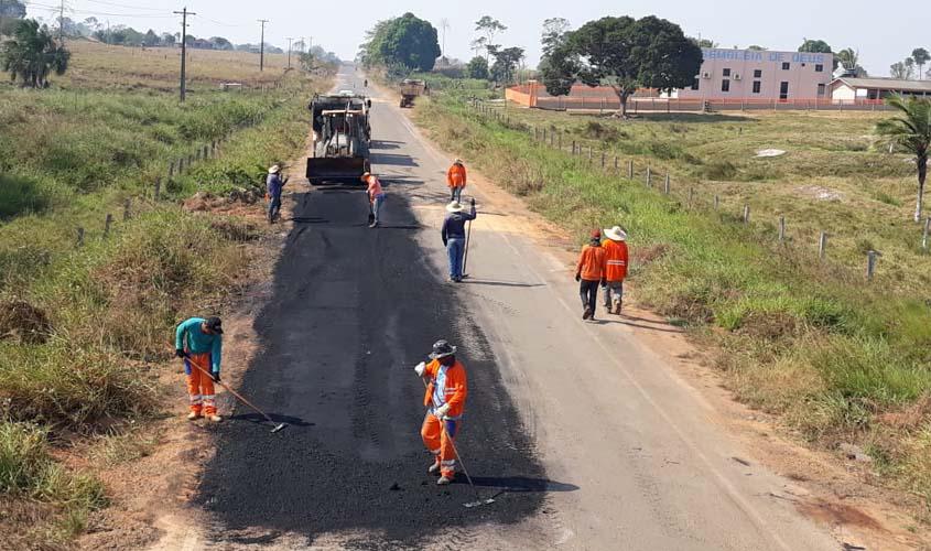 DER realiza operação tapa-buracos na região do Vale do Anari