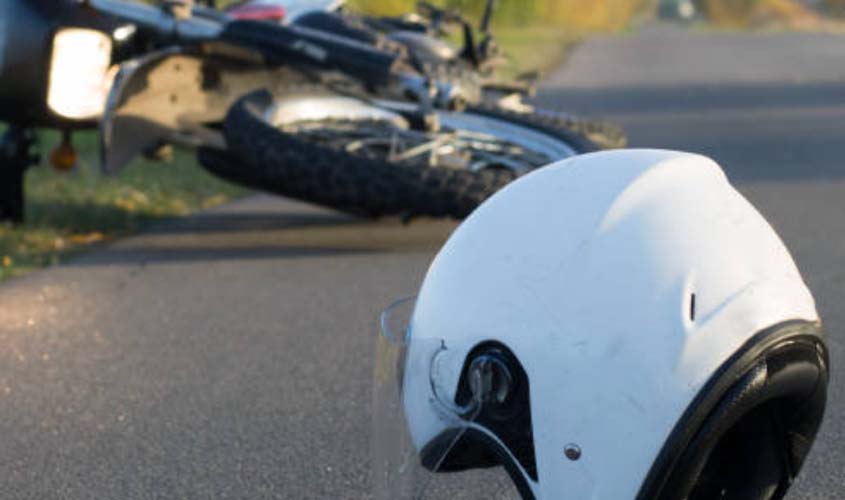Uso de motocicleta própria não afasta direito de promotor a indenização por acidente