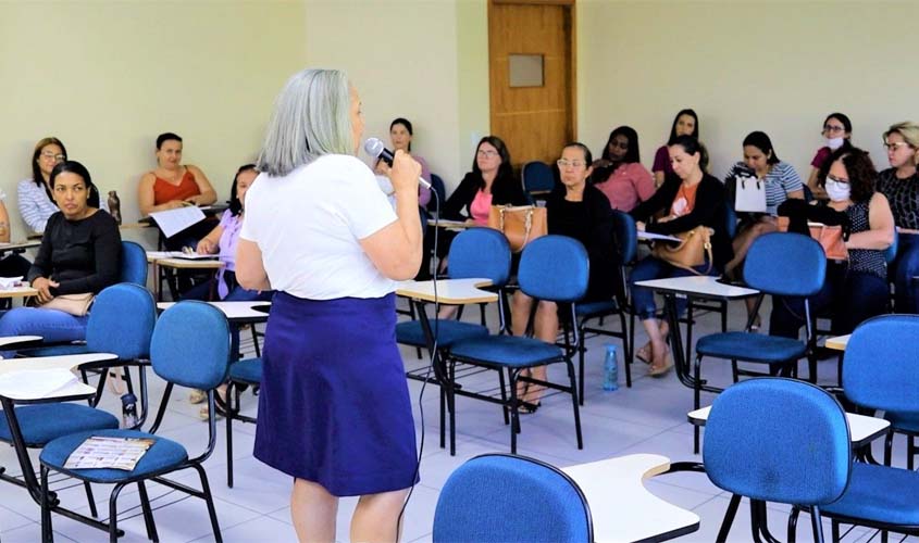 Semed promove formação do Programa de Aprimoramento da Política de Alfabetização
