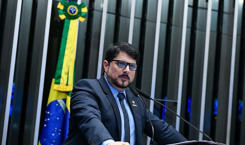 Marcos do Val faz apelo ao STF para devolver suas contas nas redes sociais